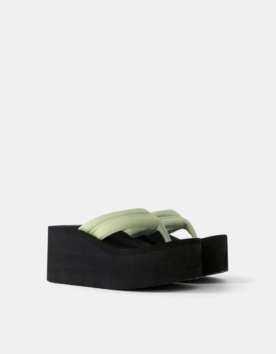 Sandalia Plataforma Acolchada Mujer 36 - Bershka - Modalova