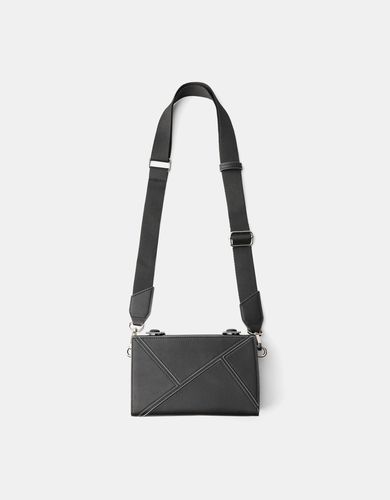 Bolso Caja Rígida Hombre - Bershka - Modalova