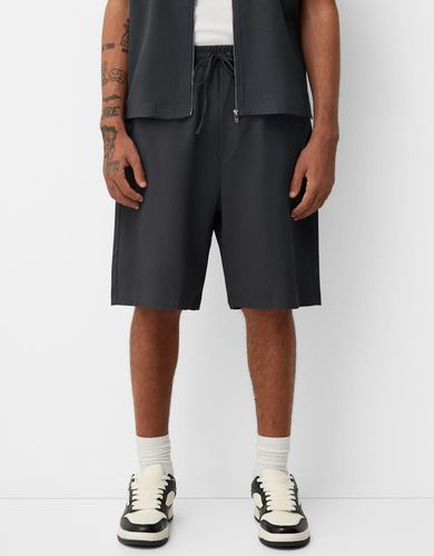 Bermuda Jogger Plisada Hombre L - Bershka - Modalova