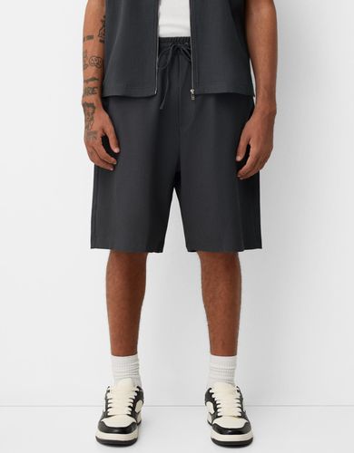 Bermuda Jogger Plisada Hombre Xl - Bershka - Modalova