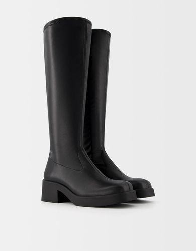 Bota Plana Ajustada Mujer 37 - Bershka - Modalova