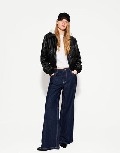 Cazadora Efecto Piel Rib Mujer M - Bershka - Modalova