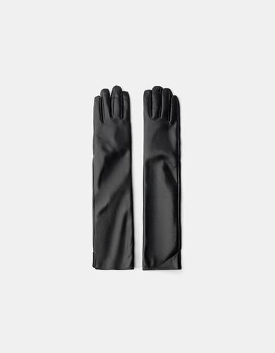 Guantes Largos Efecto Piel Mujer - Bershka - Modalova