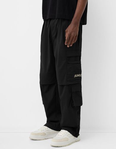 Pantalón Wide Técnico Cargo Hombre S - Bershka - Modalova