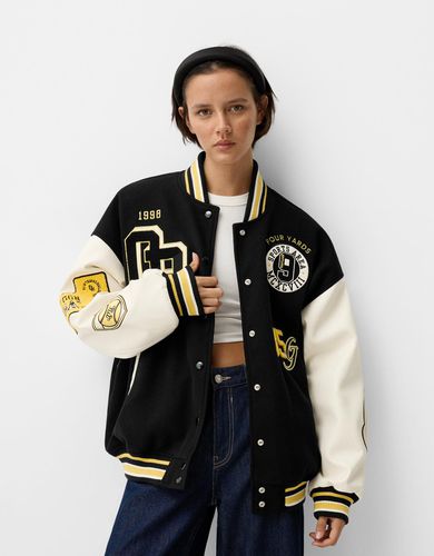 Cazadora Varsity Manga Contraste Mujer L - Bershka - Modalova