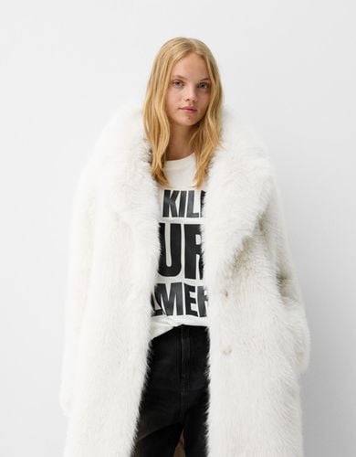 Abrigo Efecto Pelo Mujer M - Bershka - Modalova