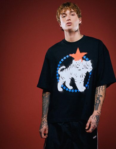 Rshka Camiseta Nts Nusar 3000 Boxy Manga Corta Print Hombre Xl " - Bershka - Modalova