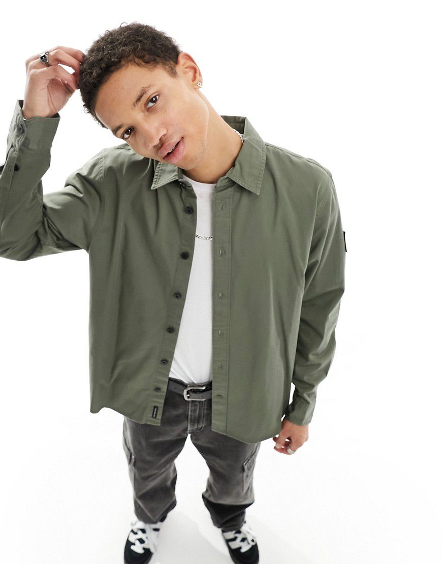 Camicia comoda color oliva con monogramma del logo applicato - Calvin Klein Jeans - Modalova