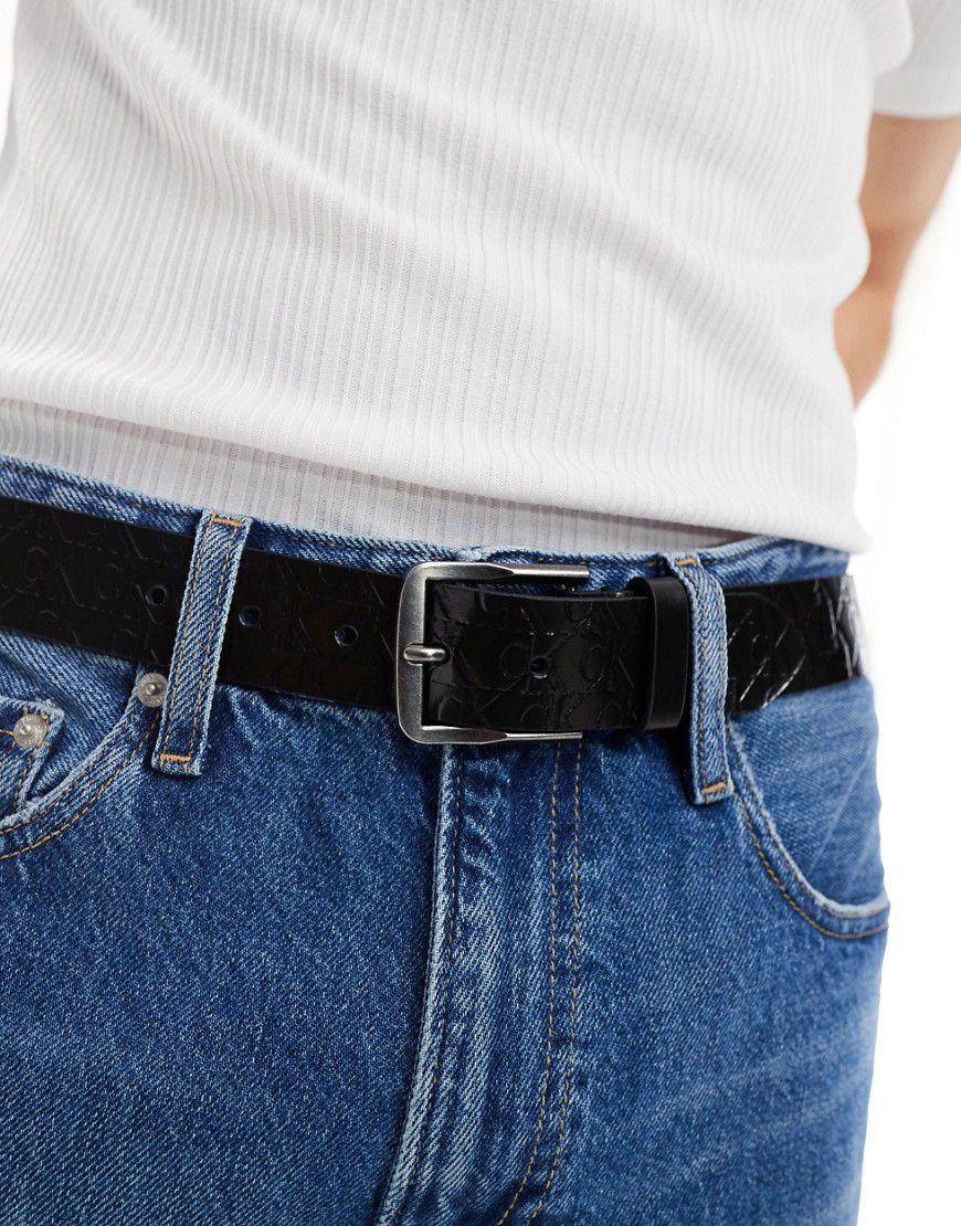 Cintura classica in pelle piatta da 35 mm con stampa del logo - Calvin Klein Jeans - Modalova