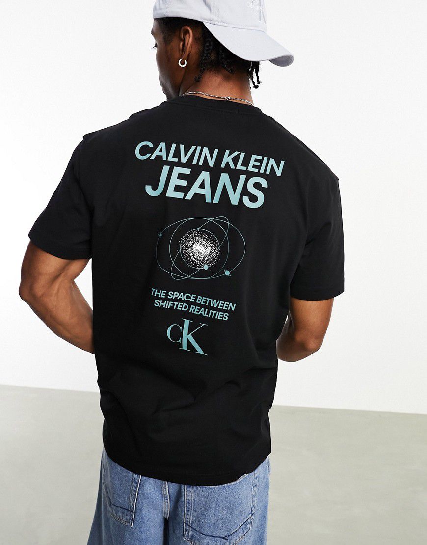Future Galaxy - T-shirt nera con grafica sul retro - Calvin Klein Jeans - Modalova