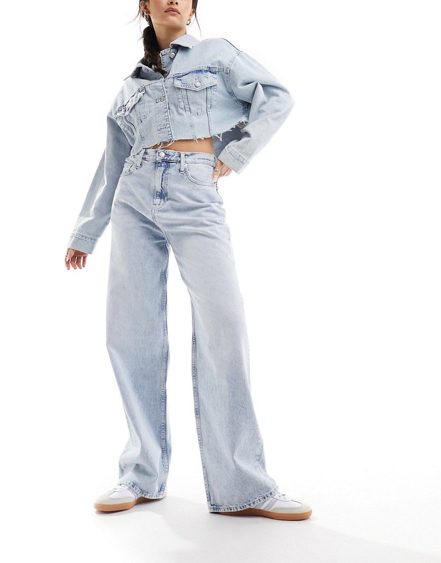 Jeans comodi a vita alta lavaggio chiaro - Calvin Klein Jeans - Modalova