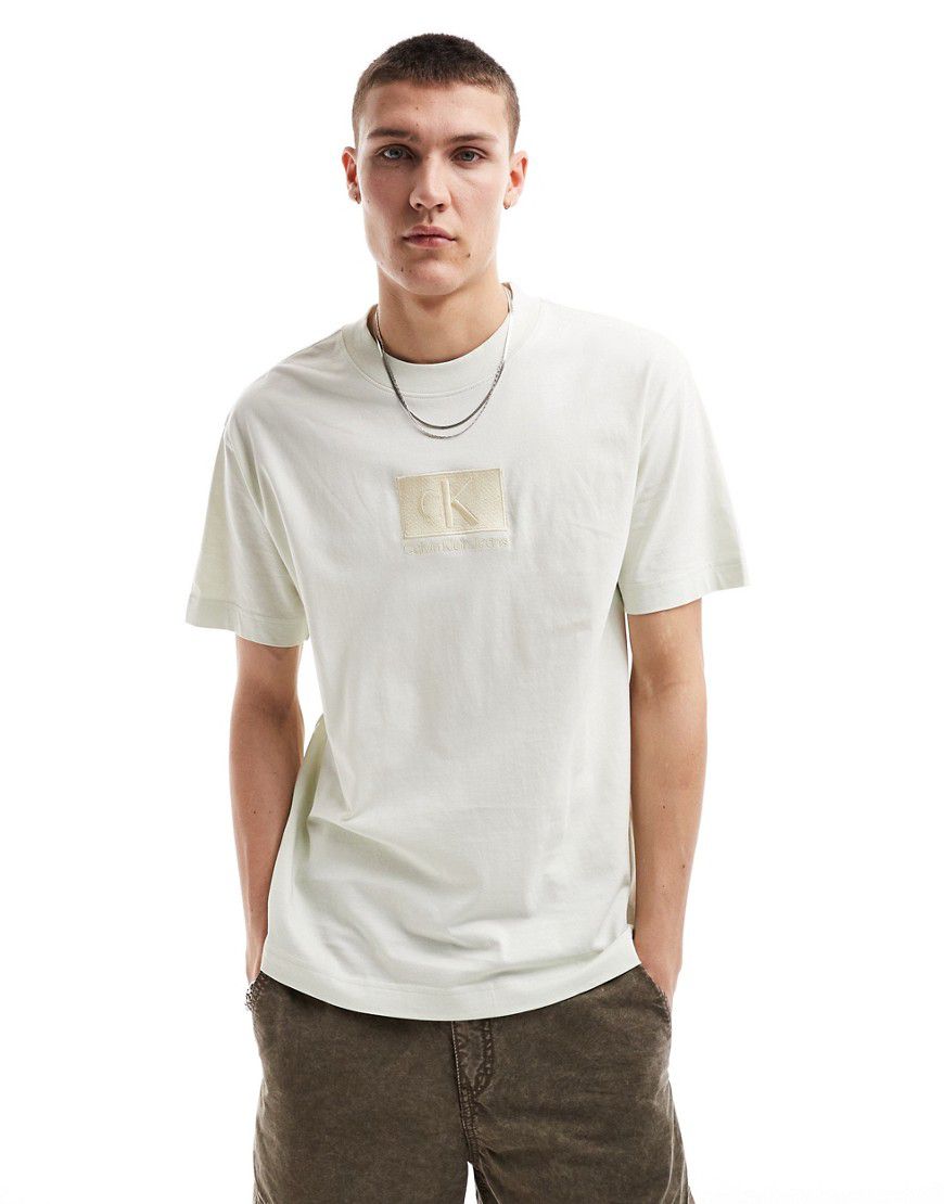 T-shirt color pietra con toppa ricamata - Calvin Klein Jeans - Modalova