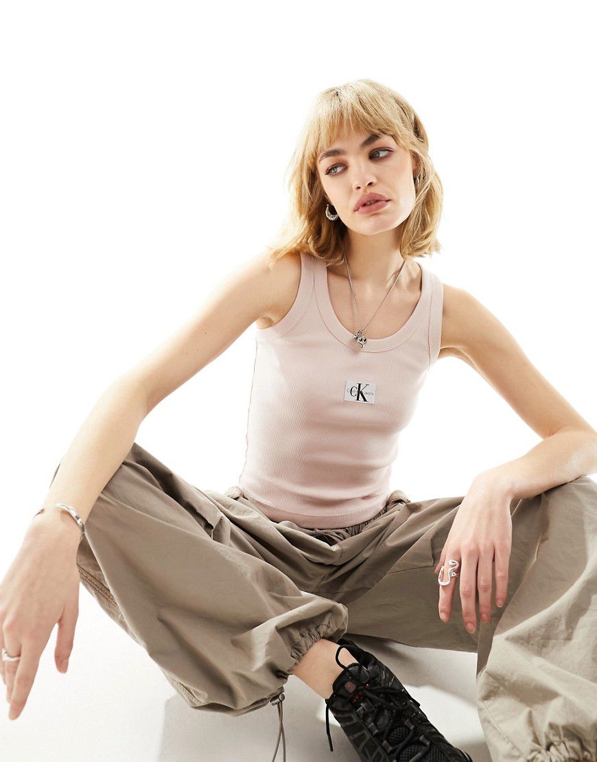 Top senza maniche a coste con etichetta cucita - Calvin Klein Jeans - Modalova