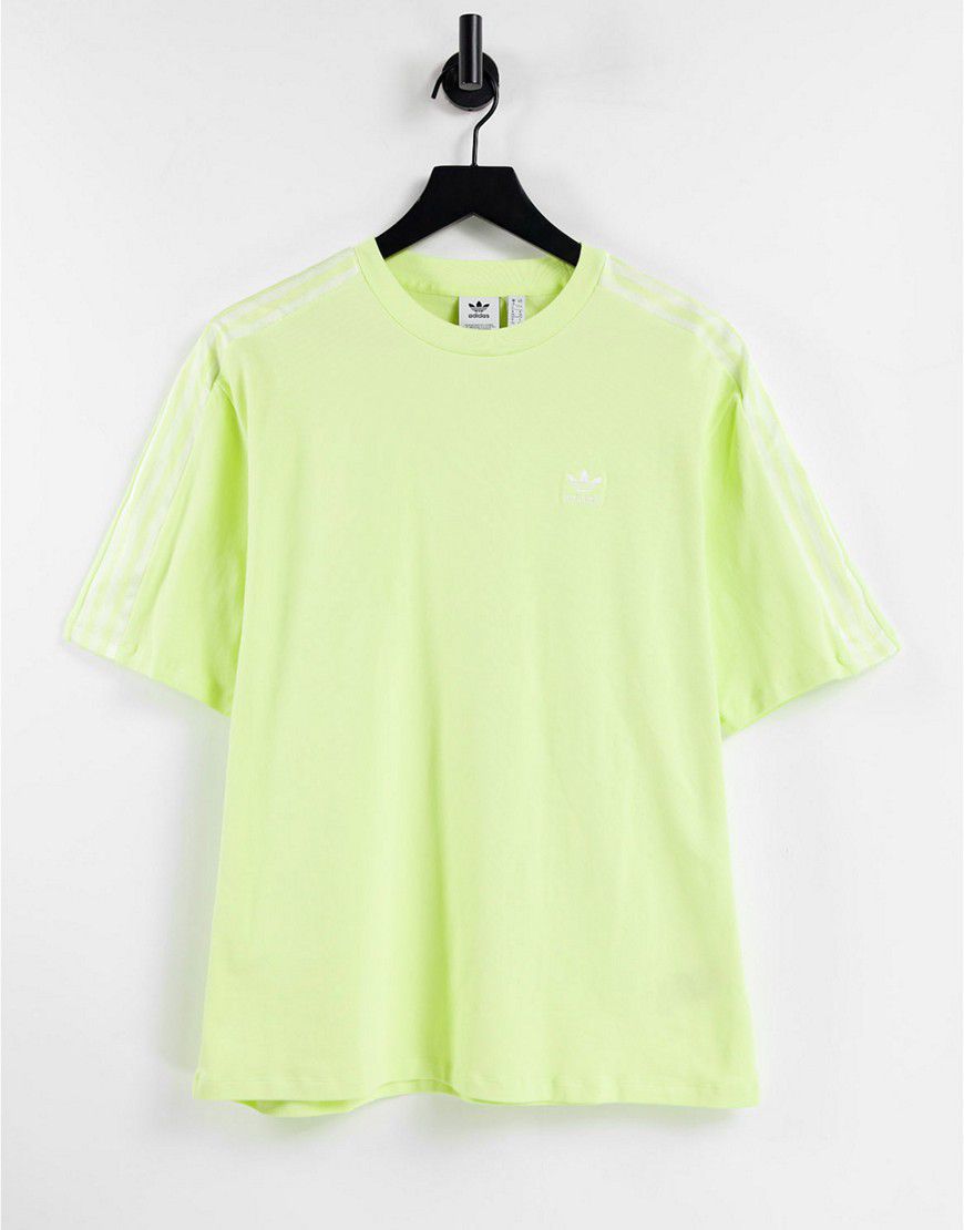 Adicolor - T-shirt gialla effetto raso con tre strisce - adidas Originals - Modalova