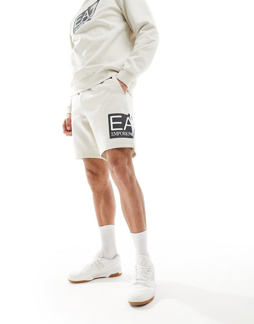 Armani - - Pantaloncini della tuta beige con logo laterale grande in coordinato - EA7 - Modalova