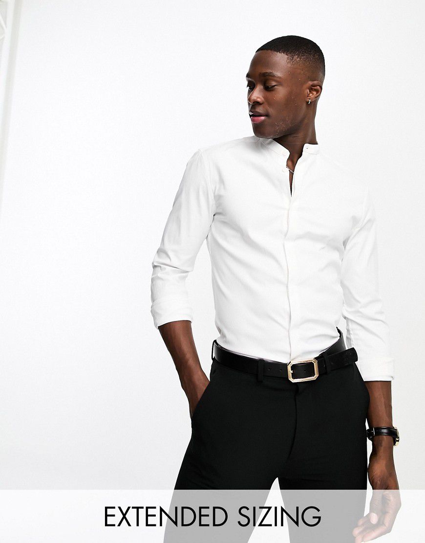 Camicia skinny con collo serafino bianca testurizzata con motivo spigato - ASOS DESIGN - Modalova