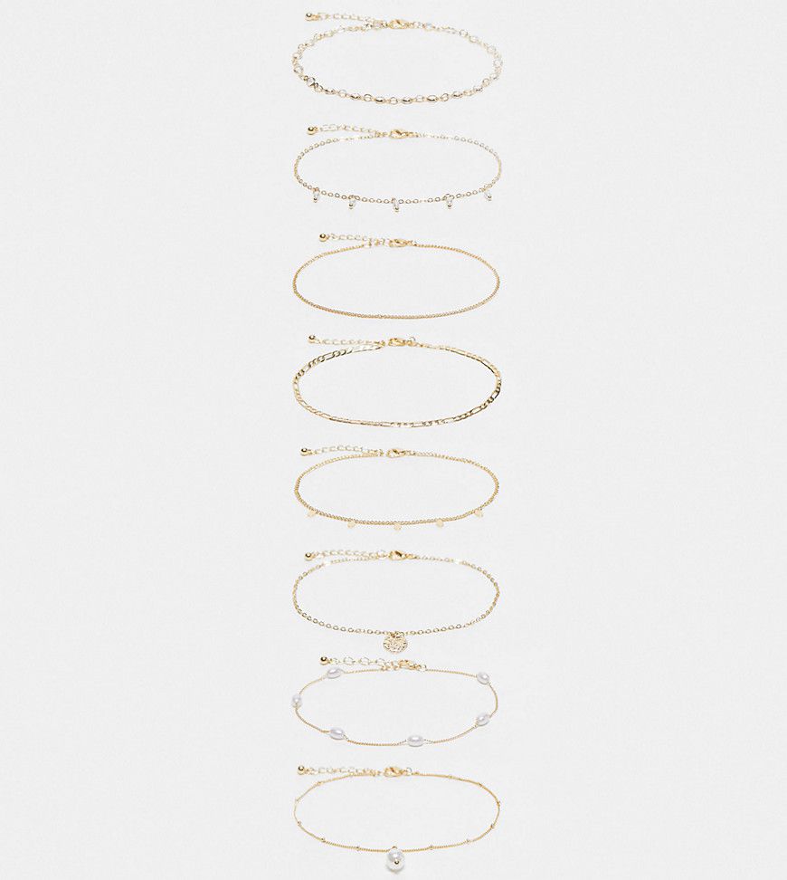 ASOS DESIGN Curve - Confezione da 8 cavigliere a catenina miste dorate con perle sintetiche - ASOS Curve - Modalova
