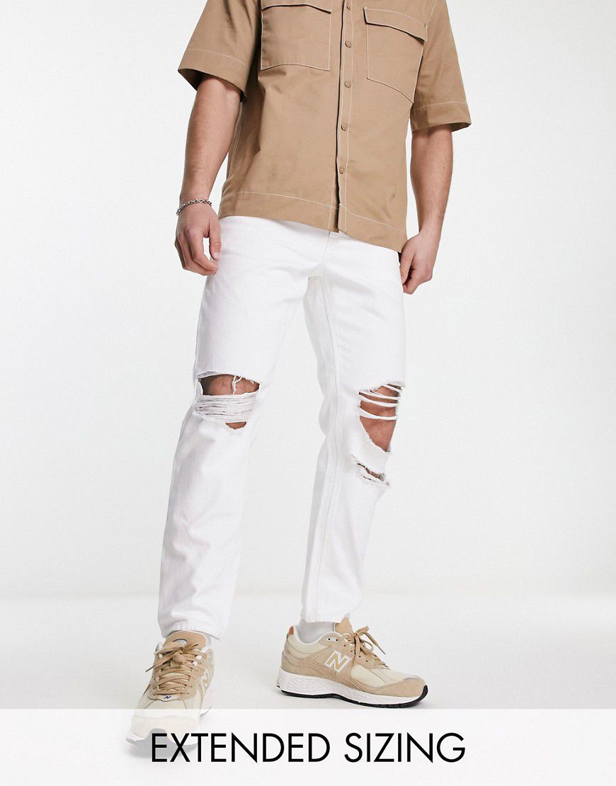 Jeans rigidi classici bianchi con strappi sulle ginocchia - ASOS DESIGN - Modalova