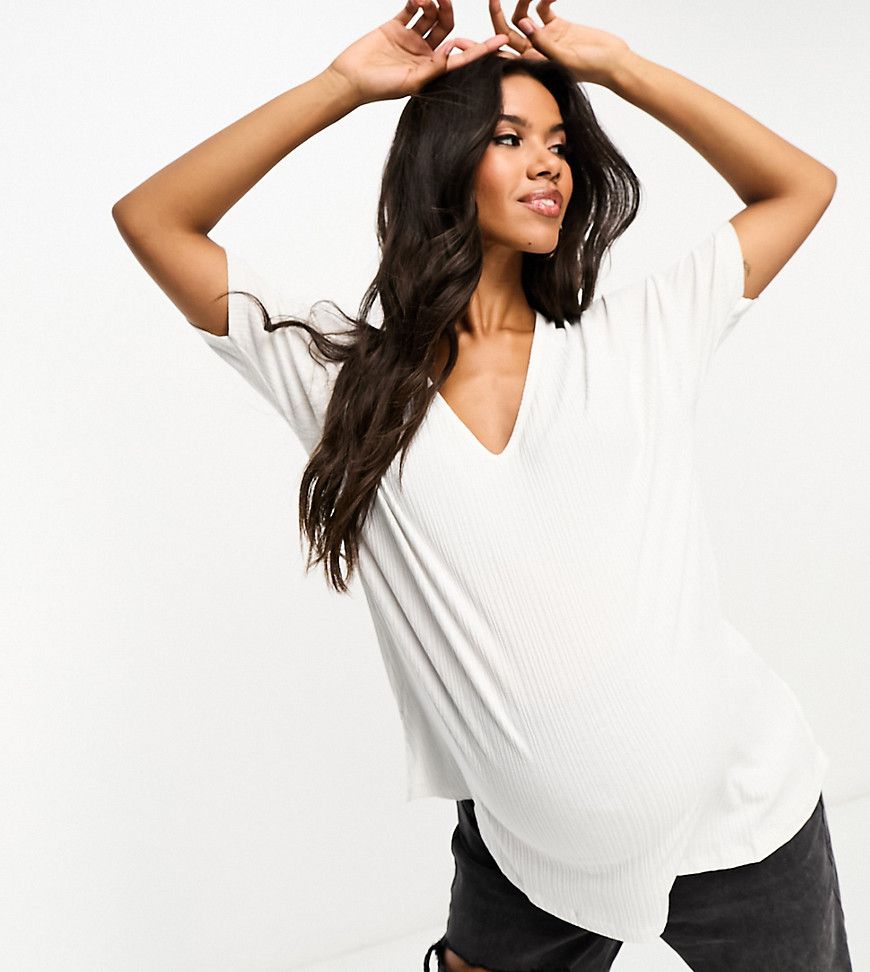 ASOS DESIGN Maternity - T-shirt oversize bianca a coste con scollo a V - ASOS Maternity - Modalova