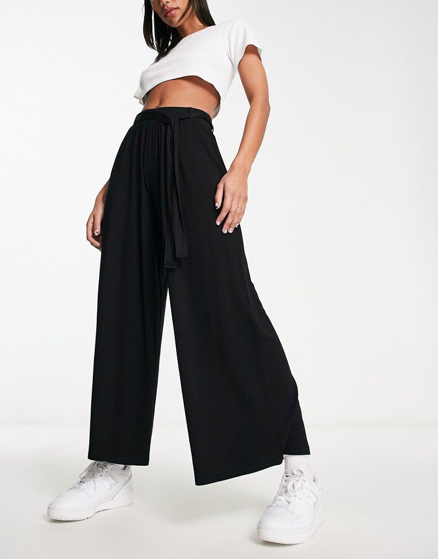 Pantaloni culotte a fondo ampio neri con cintura annodata - ASOS DESIGN - Modalova