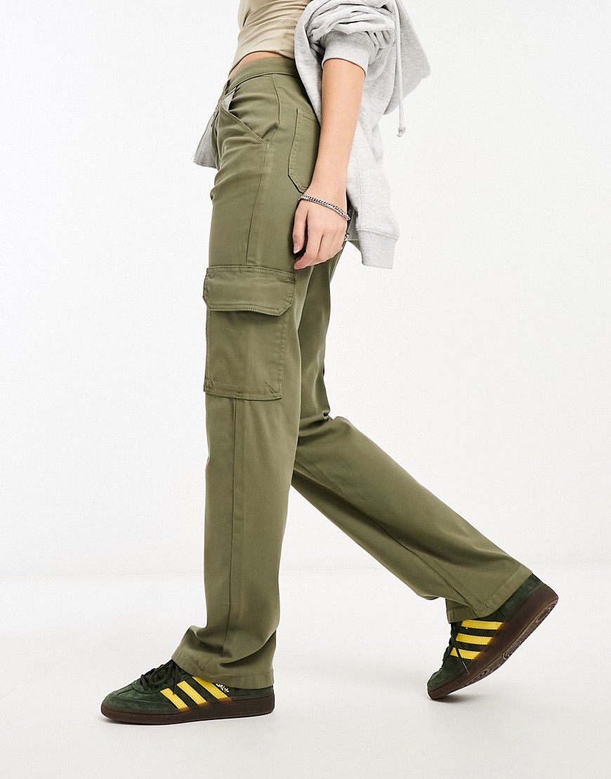 Pantaloni cargo slim con tasche color kaki - ASOS DESIGN - Modalova