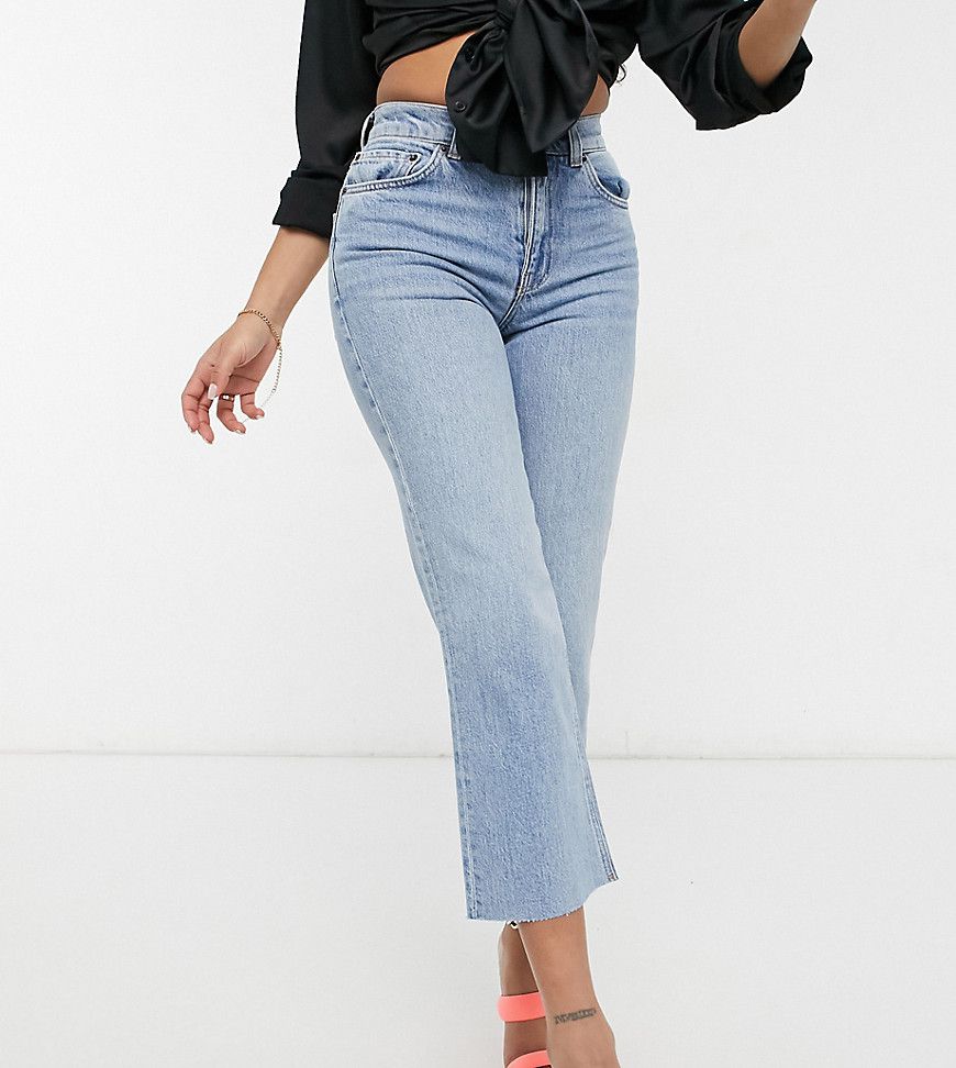 ASOS DESIGN Petite - Jeans corti a zampa a vita alta elasticizzati facili da indossare lavaggio chiaro - ASOS Petite - Modalova