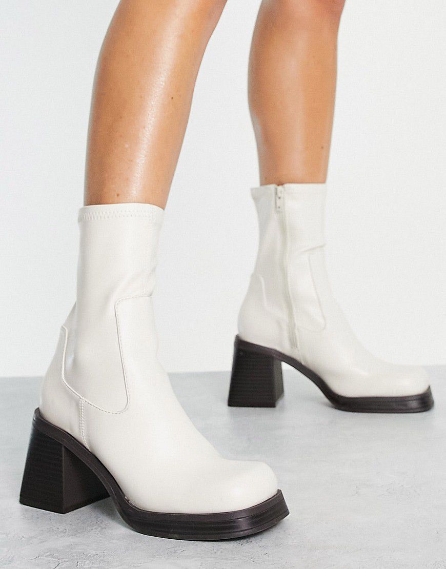 Reversed - Stivali a calza bianco sporco con tacco medio - ASOS DESIGN - Modalova