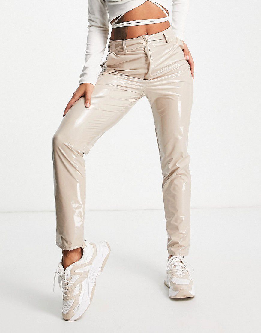 The Label - Pantaloni slim in vinile color visone - First Distraction - Modalova