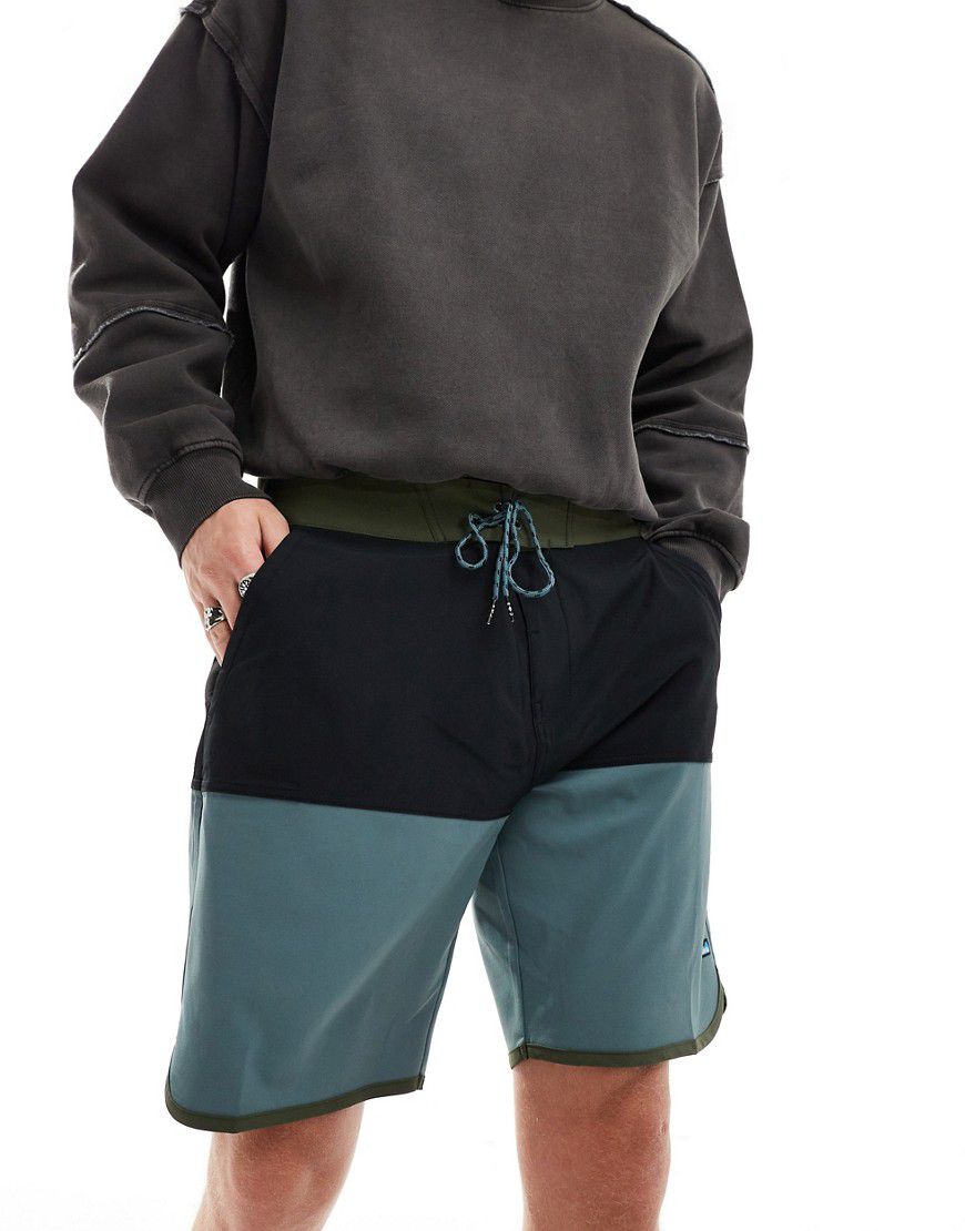 Pantaloncini color block quick dry con protezione UV - KAVU - Modalova