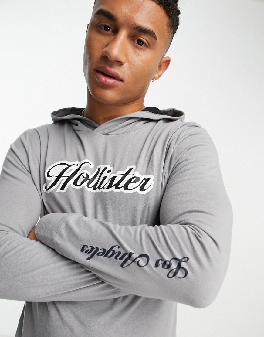 Top a maniche lunghe con cappuccio e scritta del logo - Hollister - Modalova