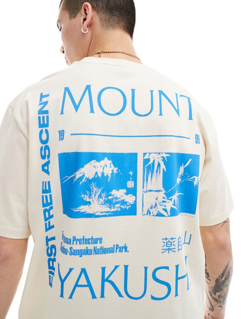 T-shirt oversize beige con stampa di montagna sul retro - ONLY & SONS - Modalova