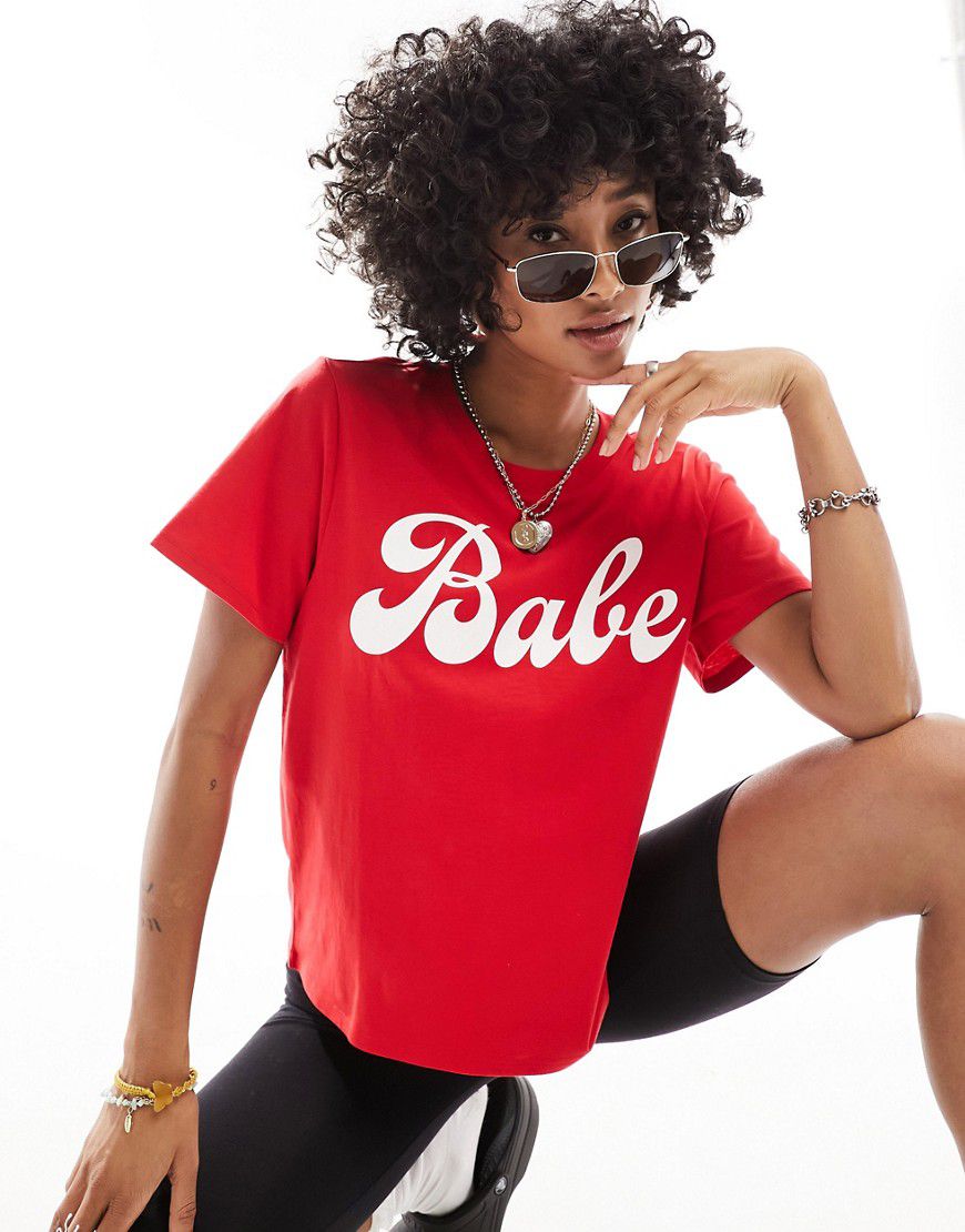 T-shirt a maniche corte rossa con grafica "Babe" frontale - Monki - Modalova