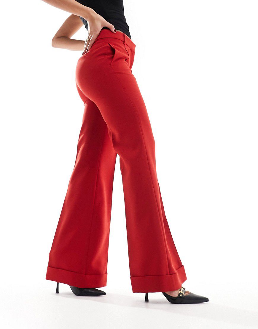 Pantaloni a zampa sartoriali rossi con pinces - Mango - Modalova
