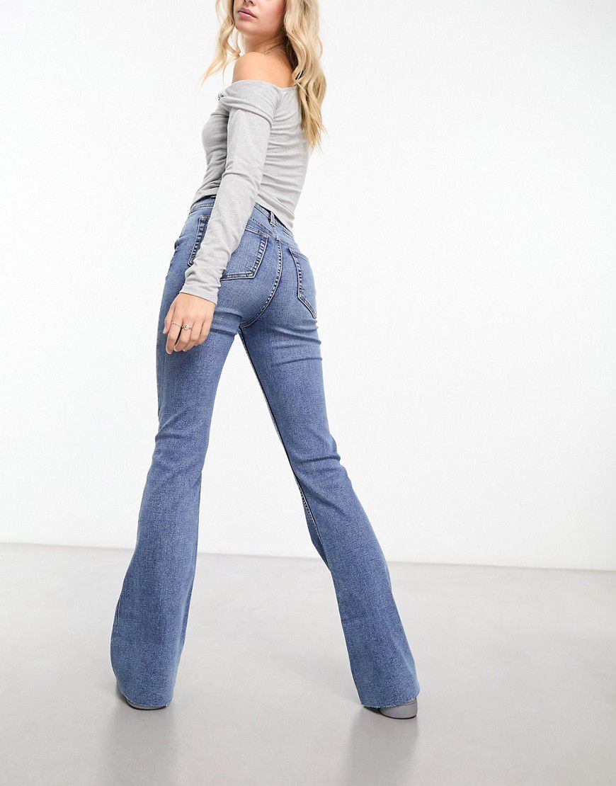 Jeans a zampa lavaggio medio - Miss Selfridge - Modalova