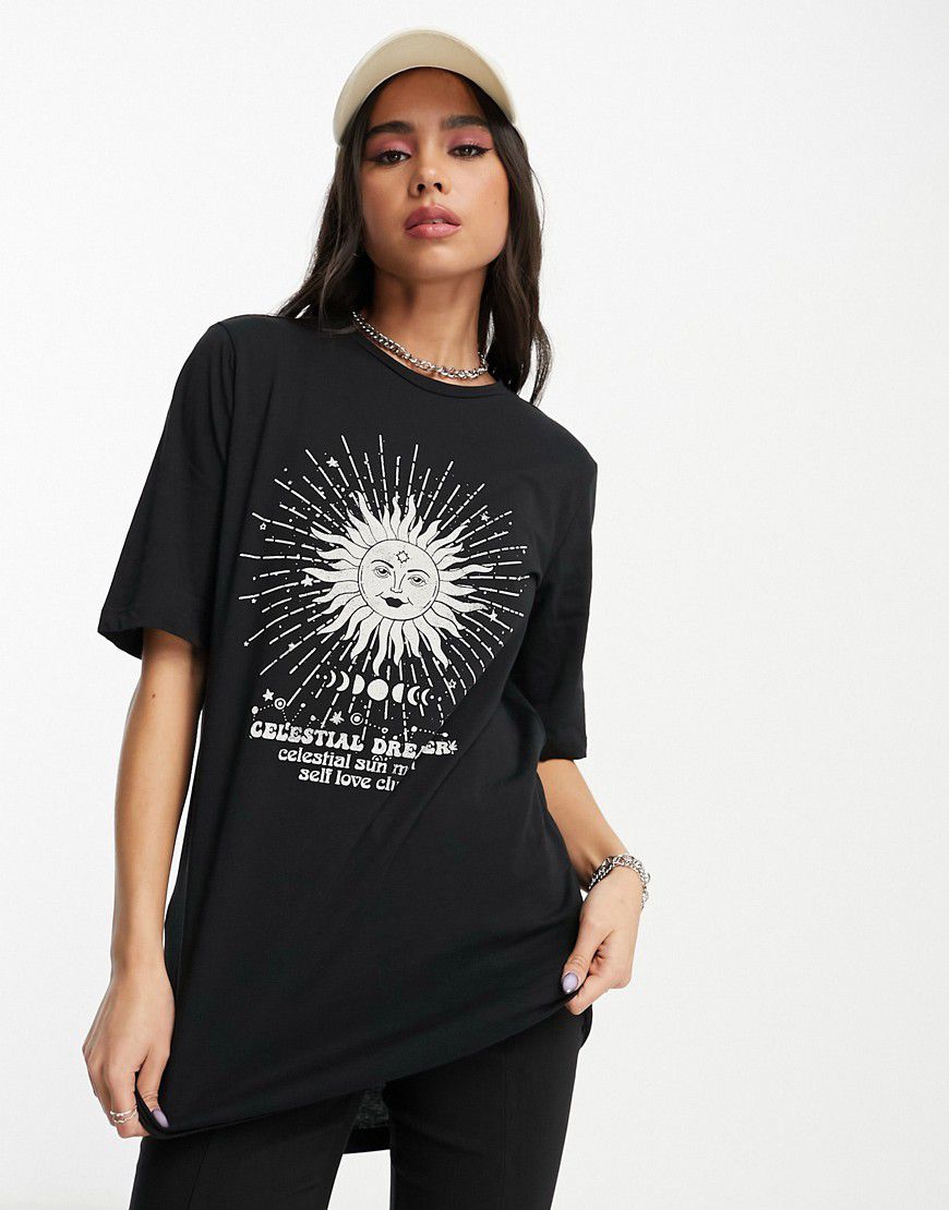T-shirt lunga con stampa nera - Noisy May - Modalova