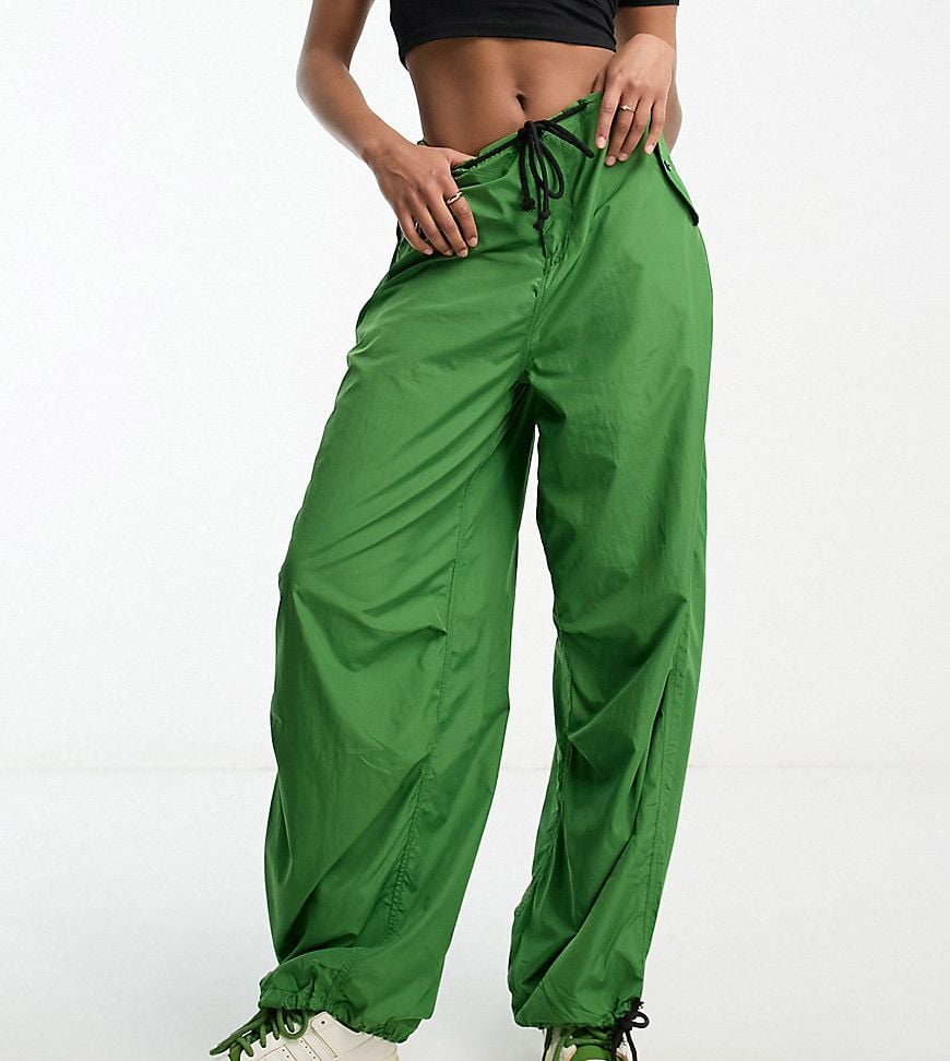 Pantaloni verdi stile paracadutista con coulisse - Noisy May Tall - Modalova