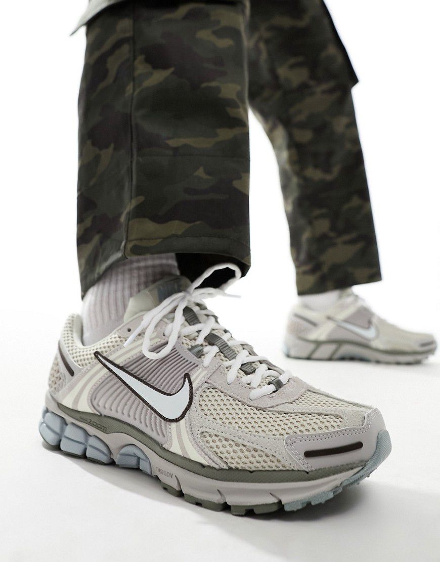 Zoom - Vomero 5 SE - Sneakers grigio chiaro - Nike - Modalova