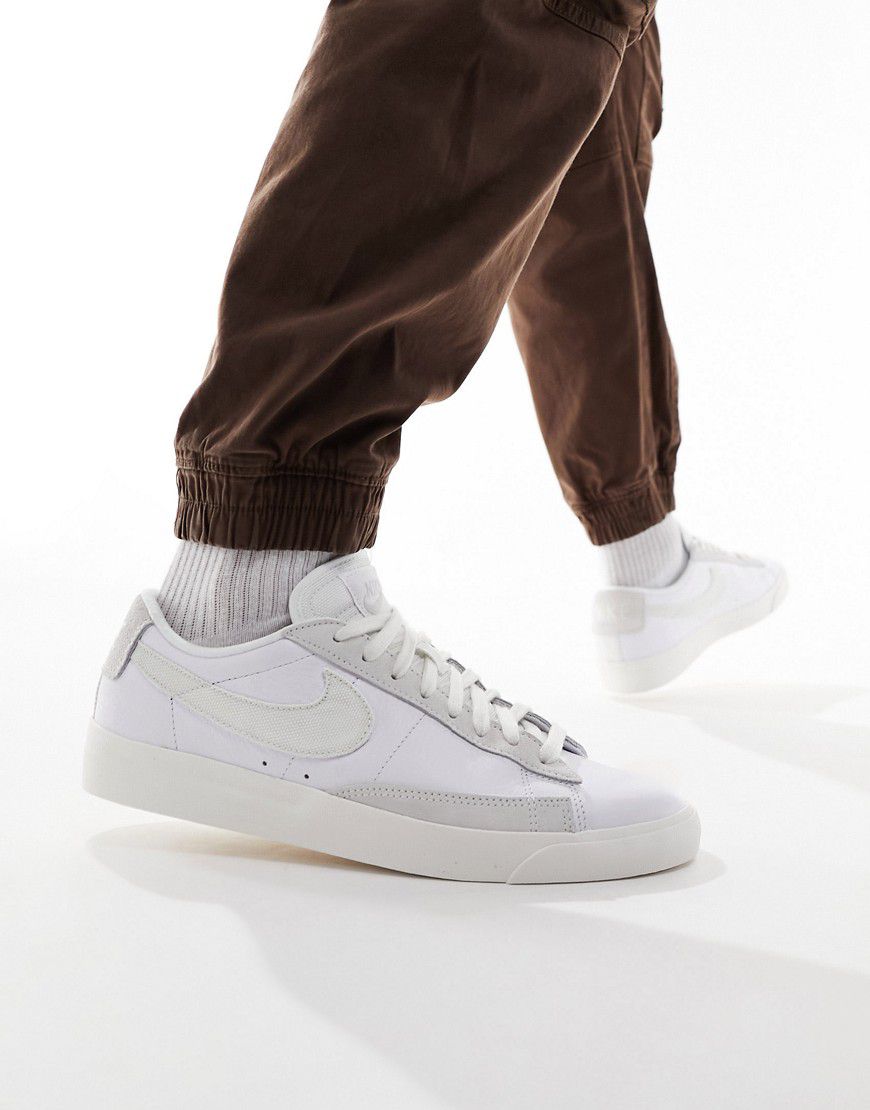 Blazer Low - Sneakers basse bianche e grigio chiaro - Nike - Modalova