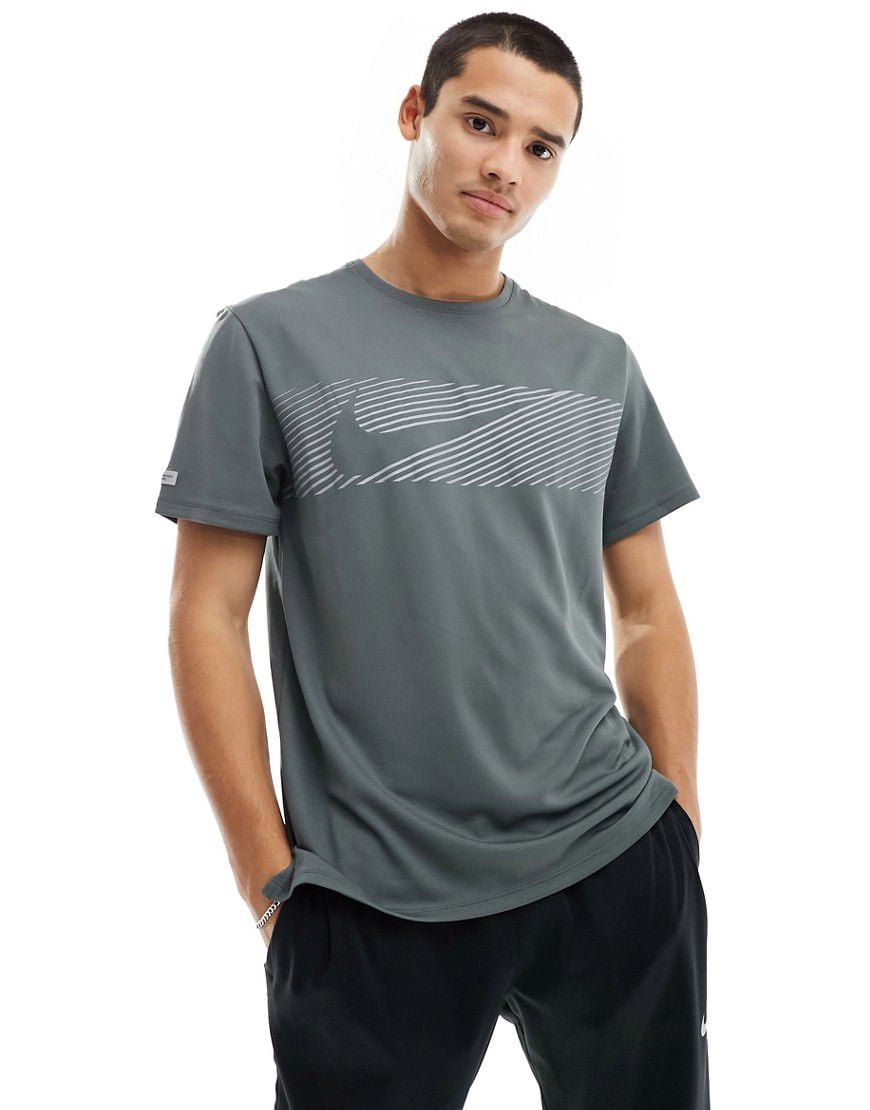 Flash Dri-FIT Miler - T-shirt riflettente scuro - Nike Running - Modalova
