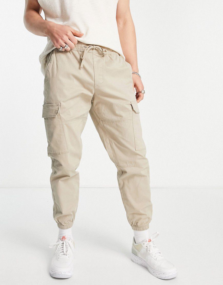 Pantaloni cargo comodi color pietra - Pull & Bear - Modalova