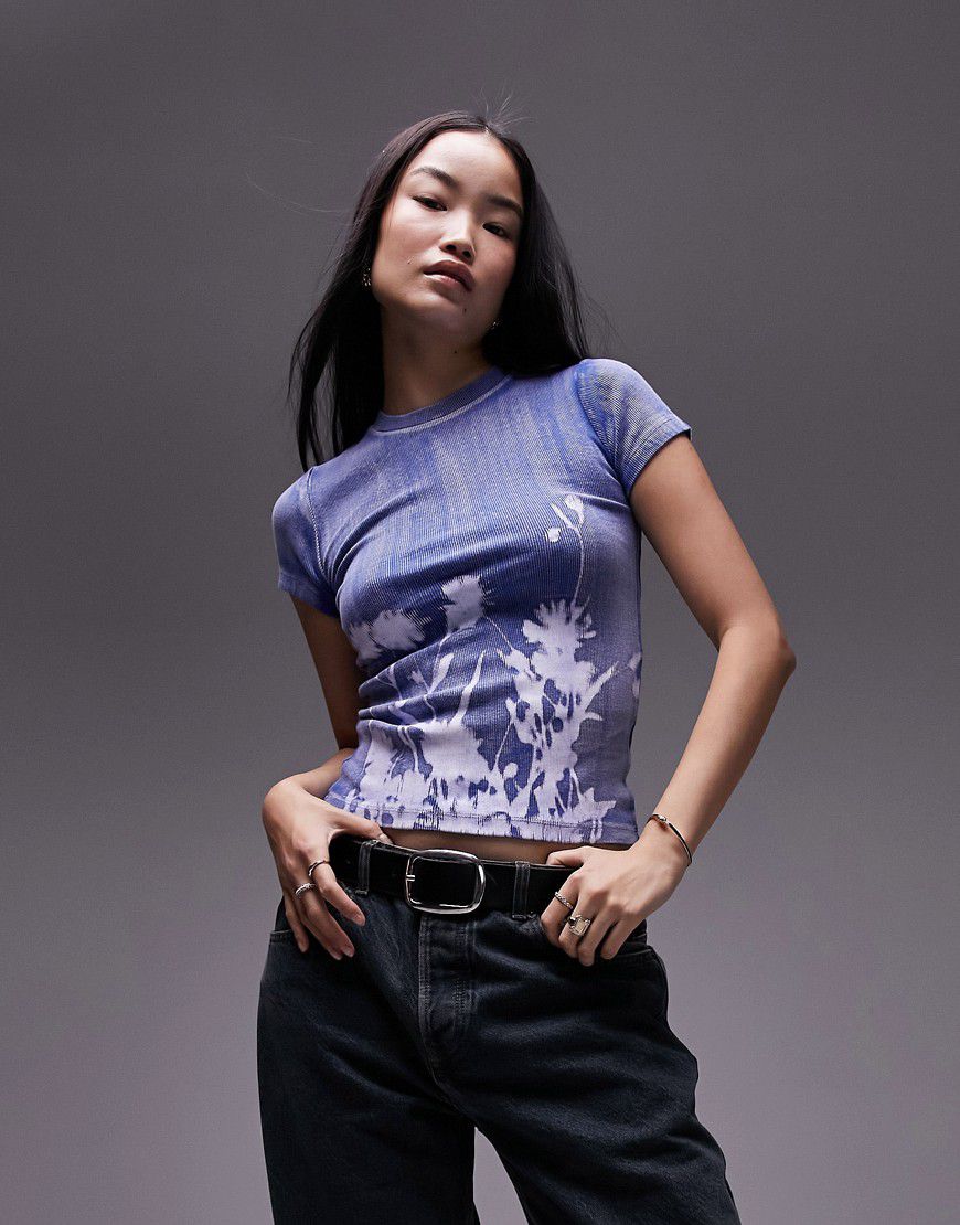 T-shirt taglio lungo cobalto lavaggio acido con fiori sfumati - Topshop - Modalova
