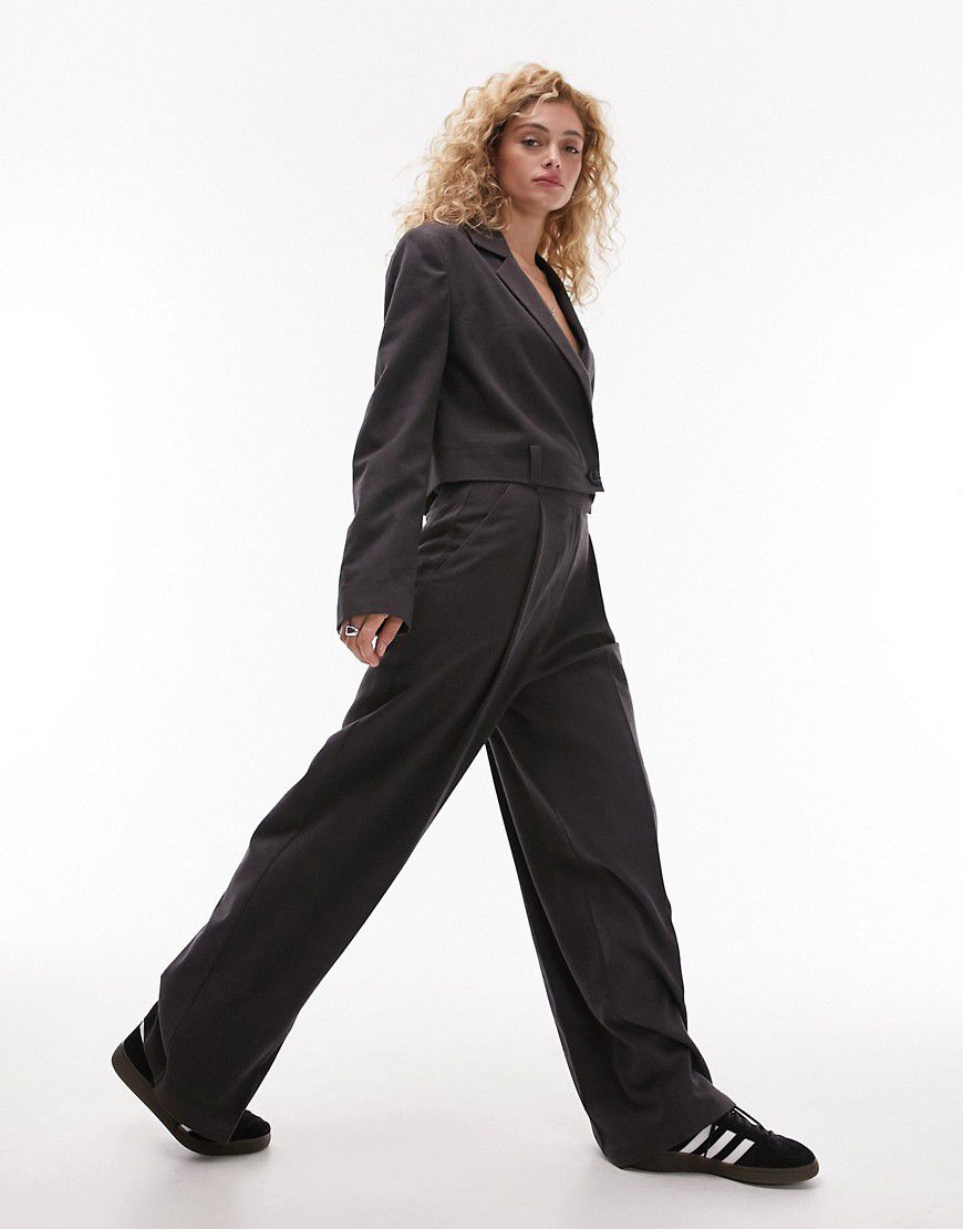Pantaloni a fondo ampio grigio antracite a pieghe in coordinato - Topshop - Modalova
