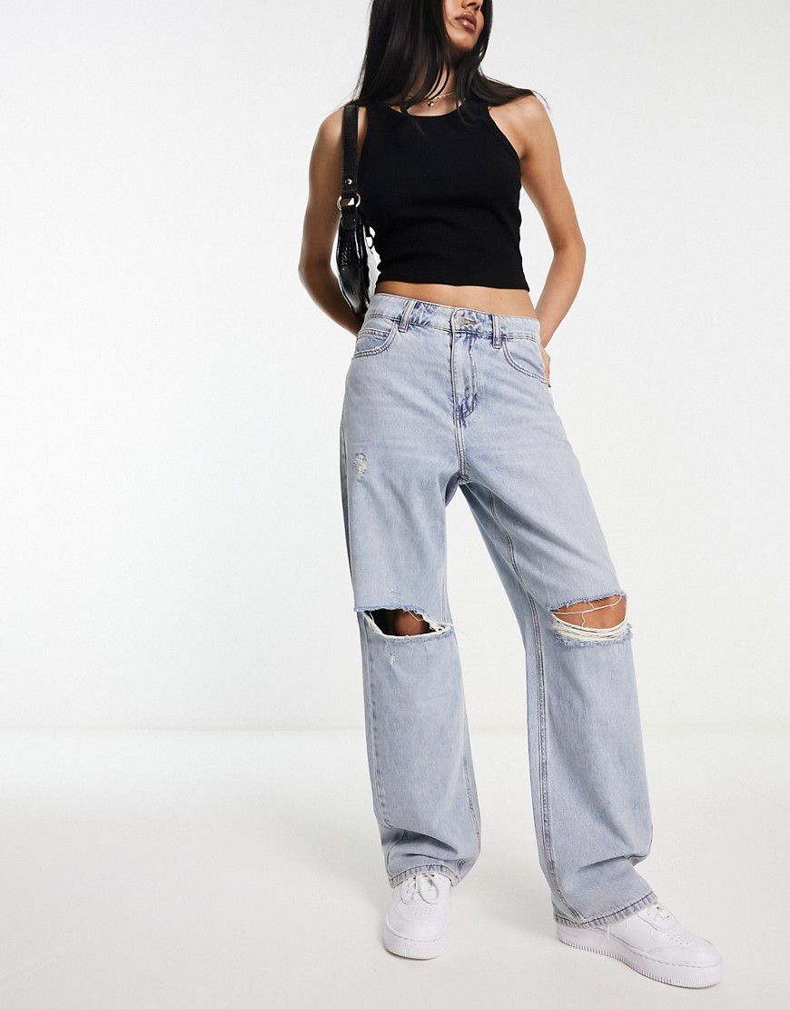 Jeans con fondo ampio con strappi - Urban Revivo - Modalova