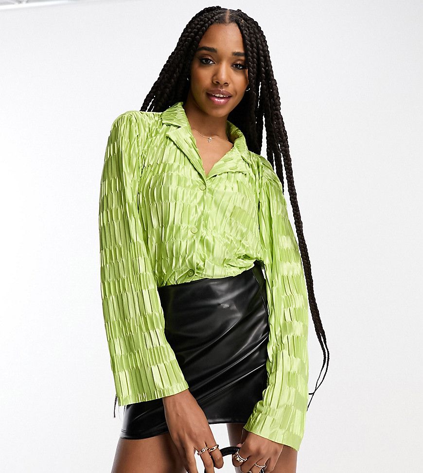 Camicia oversize plissé in raso lime in coordinato - Urban Threads Tall - Modalova