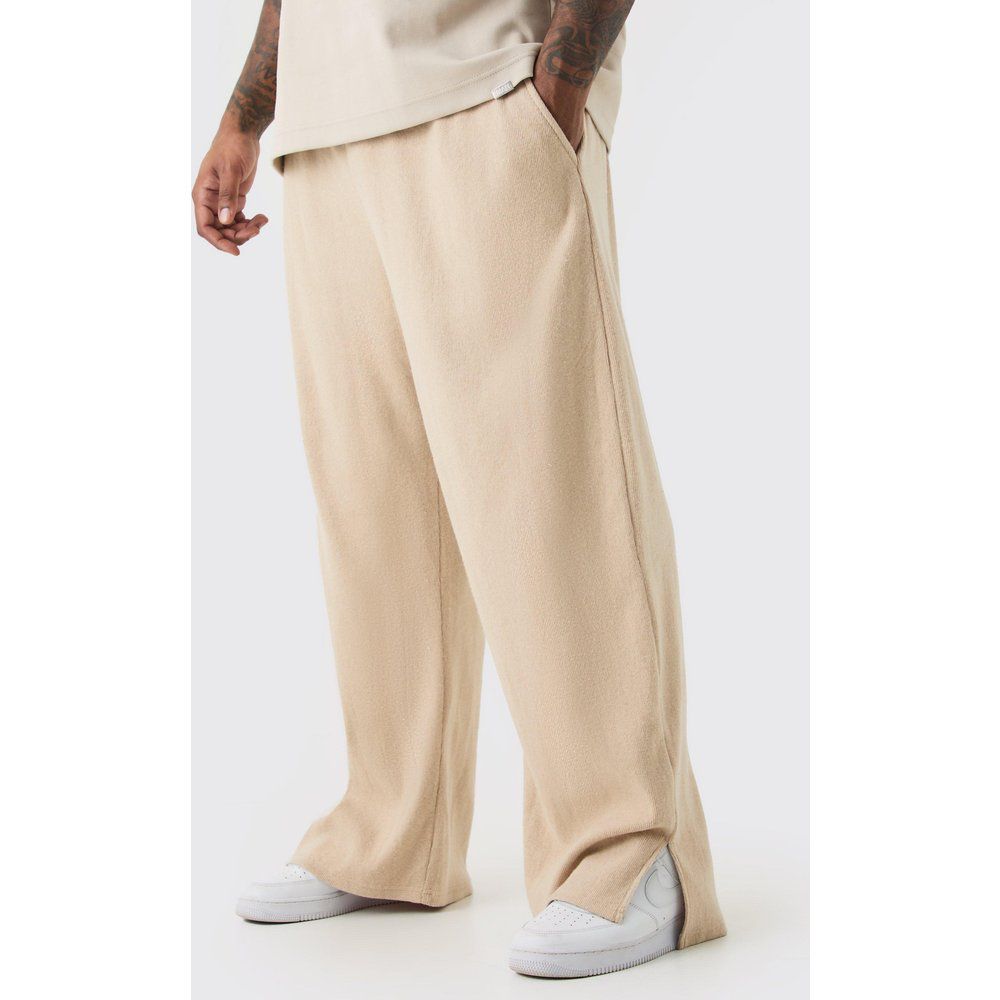 Pantaloni tuta Plus Size a coste spazzolate rilassate con spacco sul fondo - boohoo - Modalova