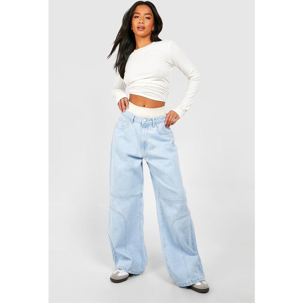 Jeans Petite modellanti sul retro con cuciture - boohoo - Modalova